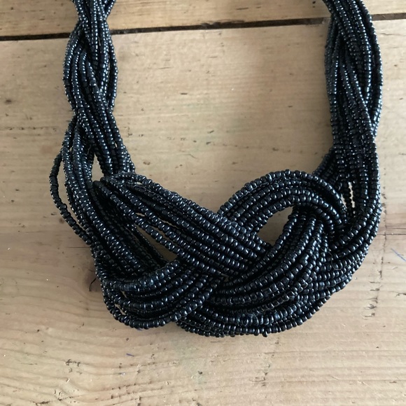 2/20$ Bold black beaded necklace - Picture 2 of 4